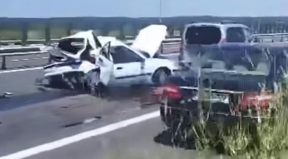 Accident în lanţ între un TIR și 4 autoturisme pe A1, în Timiș. Circulația este dirijată pe banda de urgență 846824