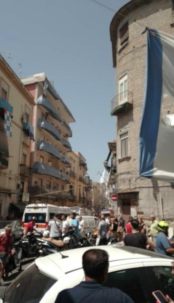 Bloc de trei etaje, prăbușit în Italia, în apropiere de Napoli. Salvatorii caută oameni prinși sub dărâmături 846817