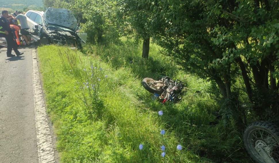 Motocicliști maghiari, loviți mortal de un șofer intrat pe contrasens în depășirea unei coloane de mașini, pe DN68 | Trafic blocat total între Caransebeș și Hațeg