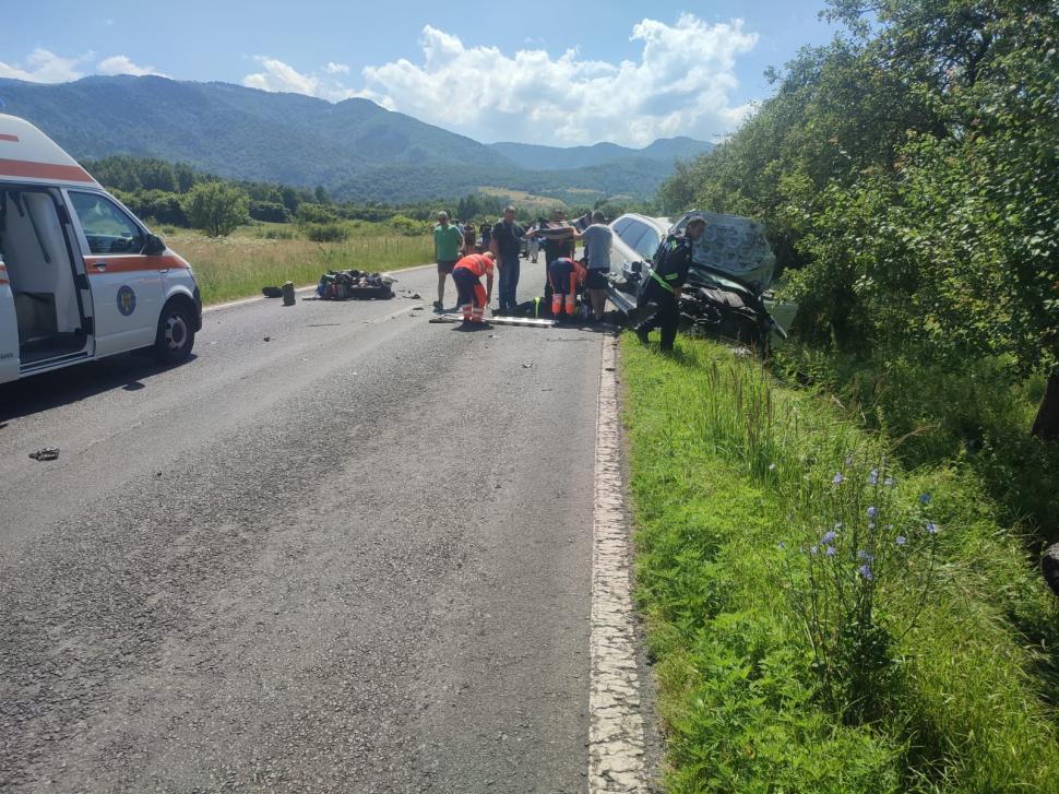Motocicliști maghiari, loviți mortal de un șofer intrat pe contrasens în depășirea unei coloane de mașini, pe DN68 | Trafic blocat total între Caransebeș și Hațeg 846851