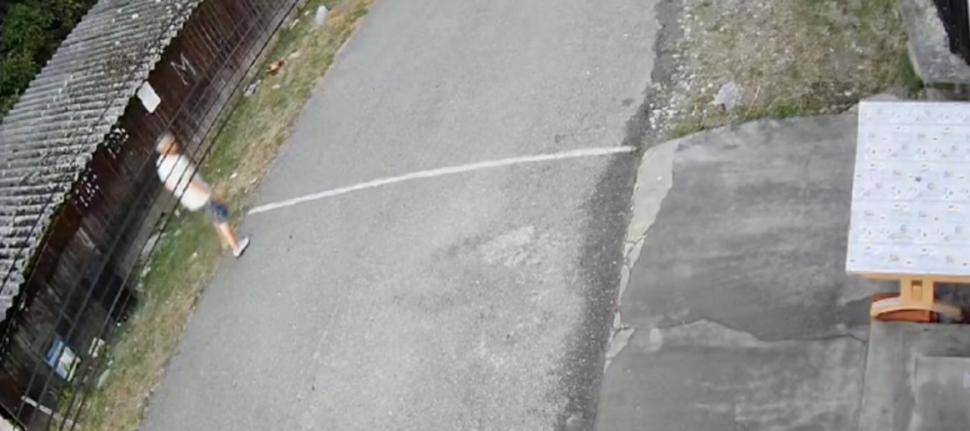 Primele imagini cu pistolarul din Gorj care a împușcat un bărbat. Agresorul este căutat cu elicopterul 846794