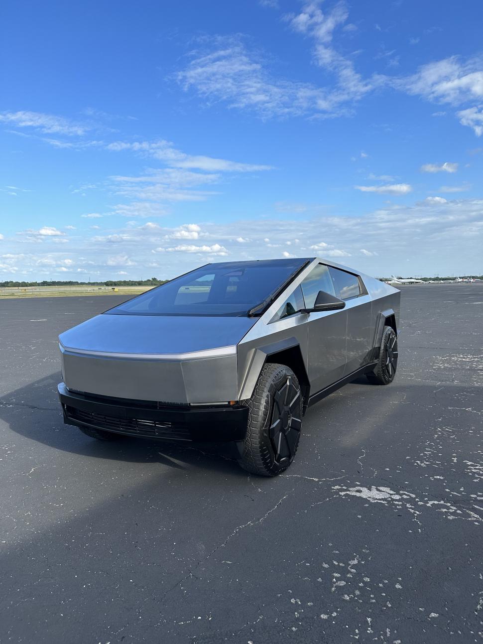 Tesla anunță că primul Cybertruck a ieșit din fabrică. Modelul era așteptat încă din 2019 846797