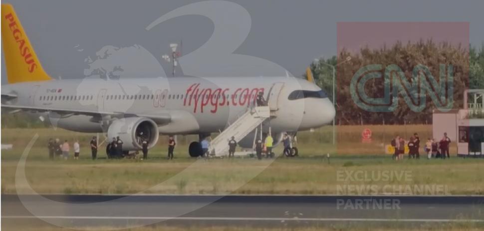 Alertă cu bombă la bordul unui avion pe aeroportul Otopeni | Echipele antitero intervin 847075