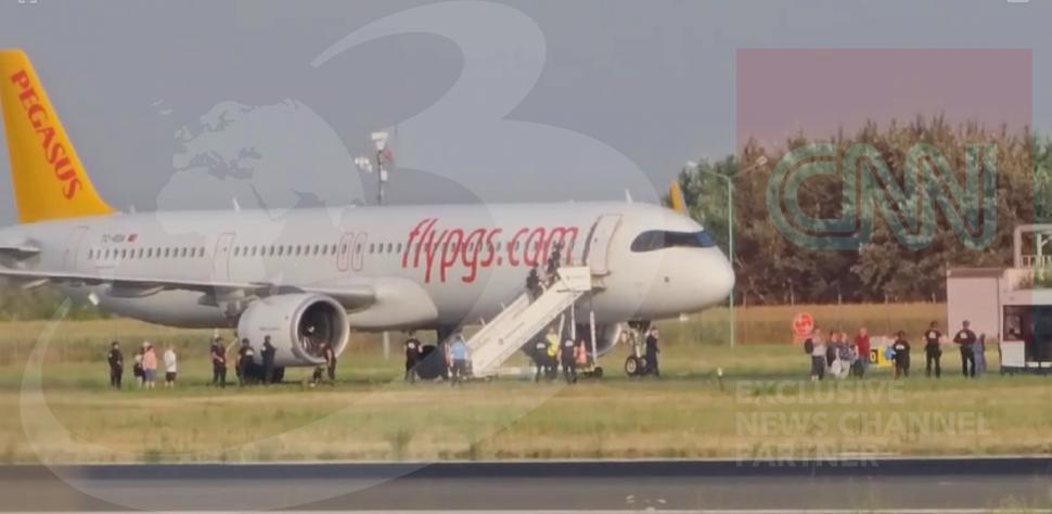 Alertă cu bombă la bordul unui avion pe aeroportul Otopeni | Echipele antitero intervin 847076