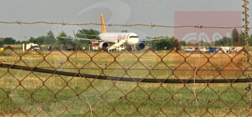 Alertă cu bombă la bordul unui avion pe aeroportul Otopeni | Echipele antitero intervin 847084