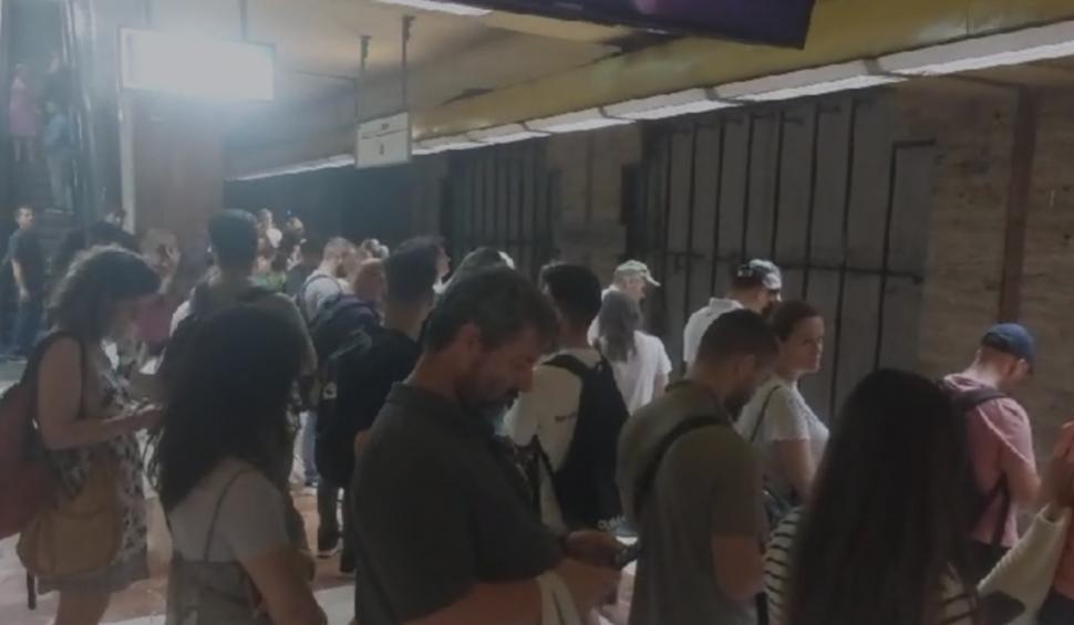 Călător căzut pe linia de metrou, la stația Eroii Revoluţiei. Anunţul Metrorex 847054