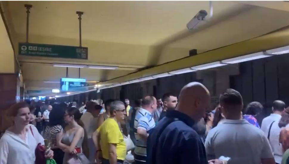 Călător căzut pe linia de metrou, la stația Eroii Revoluţiei. Anunţul Metrorex 847057