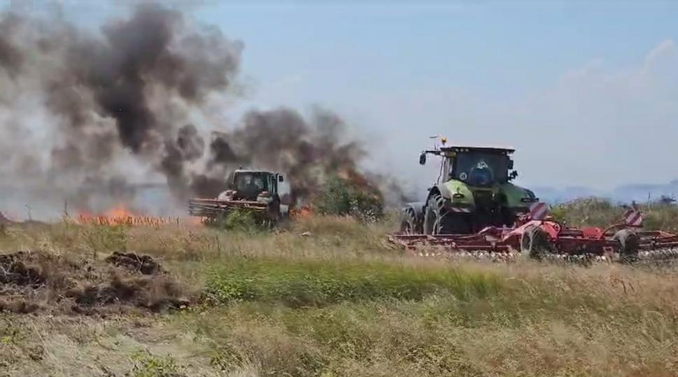 Incendiu masiv în apropiere de Bucureşti: Ard 10 hectare de vegetaţie. A fost emis mesaj Ro-Alert 847219