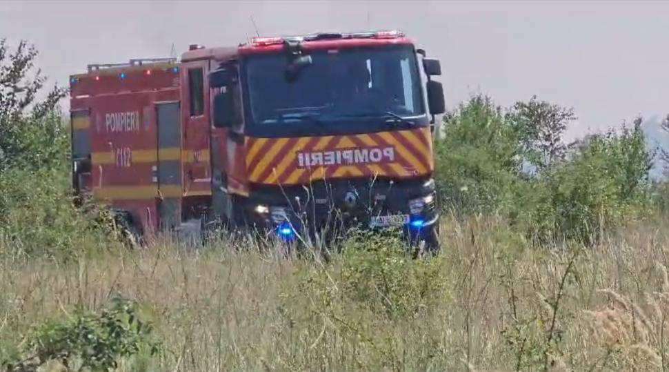 Incendiu masiv în apropiere de Bucureşti: Ard 10 hectare de vegetaţie. A fost emis mesaj Ro-Alert 847220