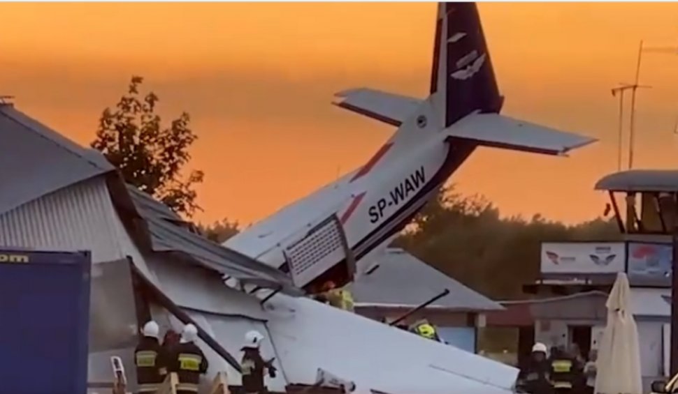 Cinci oameni au murit, iar alţi opt au fost răniţi, după ce un avion s-a prăbușit peste un hangar, în apropiere de Varşovia 