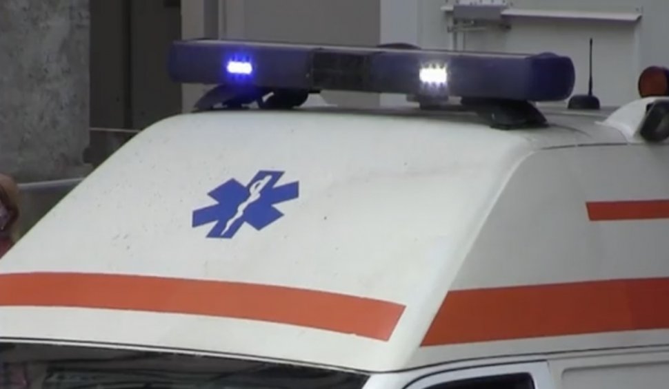 Un băiat de 16 ani a murit, după ce a căzut de la etajul opt al unui bloc din Vulcan, Hunedoara
