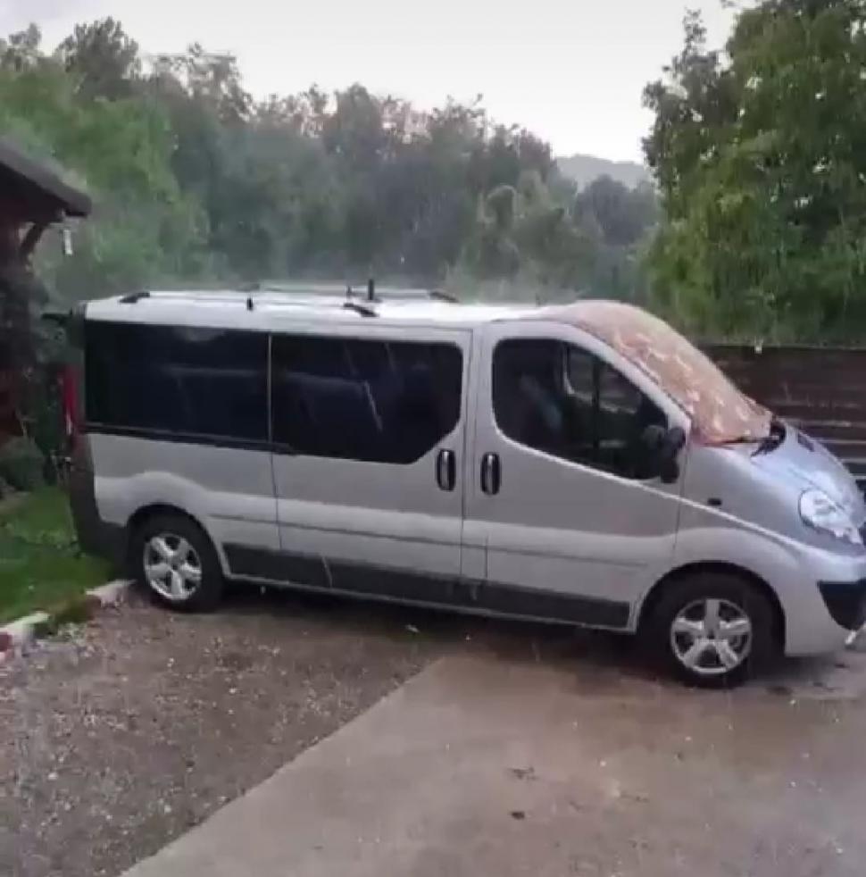 Covor alb de gheață în toiul verii, în urma fenomenelor extreme | Grindina a făcut prăpăd în mai multe zone din țară 847533