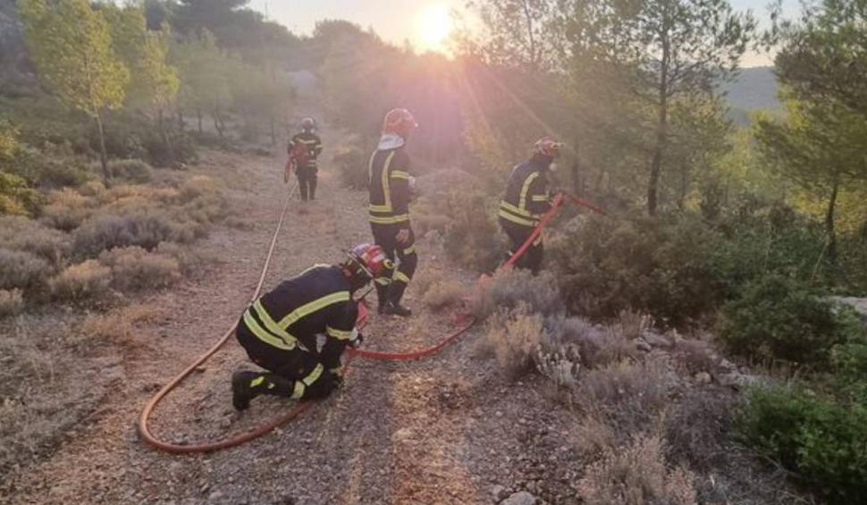 Pompierii români luptă să stingă cele peste 80 de incendii care mistuie Grecia  847368