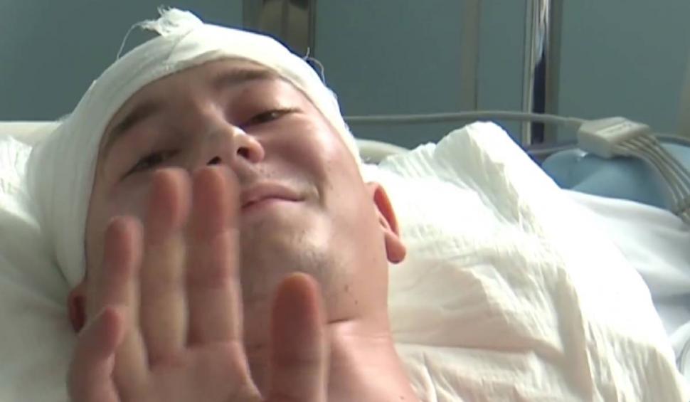 Și-a urmat visul cu orice preț! Carlo, tânărul din Iași, cu tumoare pe creier, și-a dat licența pe patul de spital, înainte de a intra în operație 847639