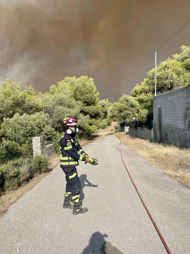 El este Raul, unul din pompierii eroi români care oferă ajutor în misiuni internaţionale 847744