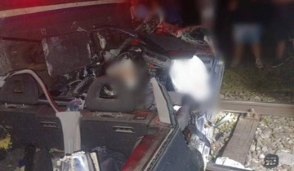 Doi bărbați, răniți după ce autoturismul în care se aflau a fost lovit de tren, în Suceava 847780