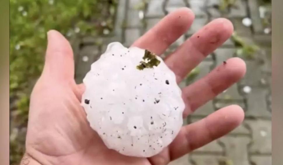 Ţara în care furtuna a lovit cu bucăţi de gheaţă cât mingea de tenis  847838