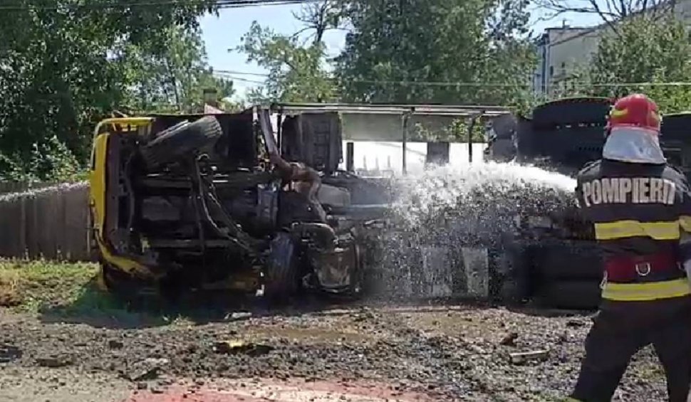 Cisternă răsturnată în Ploiești. Motorina se scurge din rezervor. Două persoane au nevoie de îngrijiri medicale