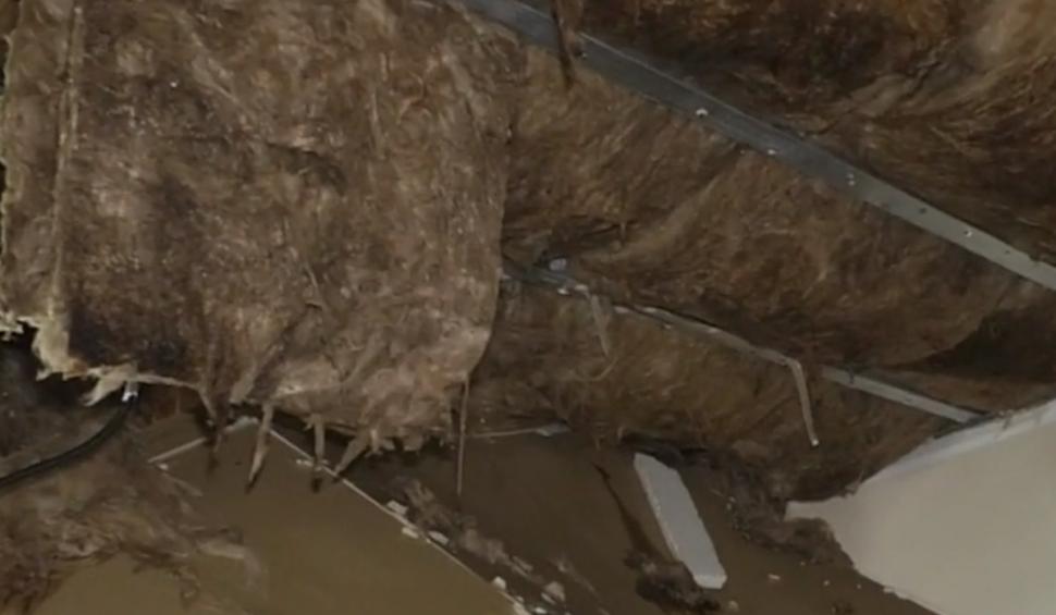 "Am crezut că este cutremur. Ne-am speriat" | Imagini apocaliptice după furtună. Acoperişul unei pensiuni a fost spulberat de vânt, în Mehedinţi 848037