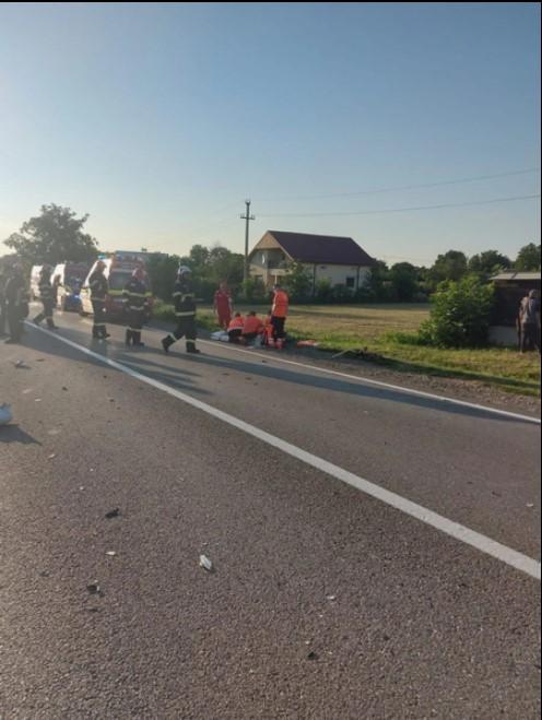 Impact mortal între o motocicletă și o bicicletă, în județul Iași. Trei persoane au murit 848072