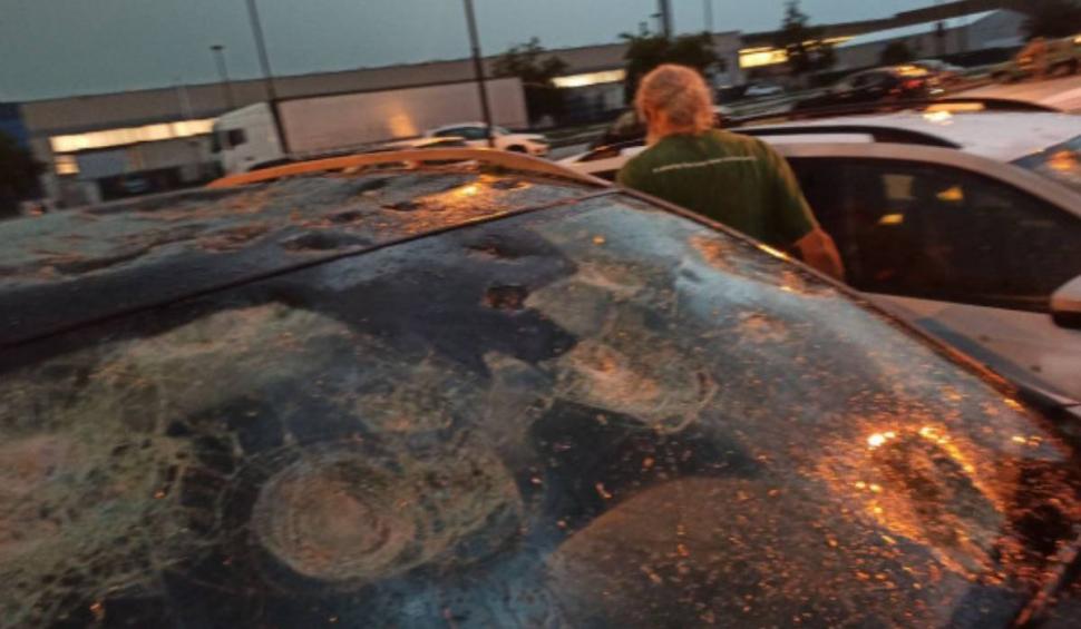 Fenomen extrem în Italia: grindină cât mingea de tenis. Peste o sută de persoane au fost rănite 848147