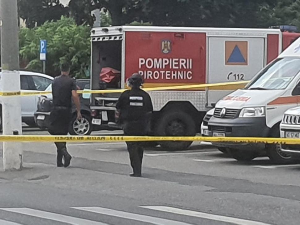 Un bărbat s-a dus cu un proiectil în mașină în fața Poliției Roman | Agenţii au cerut ajutorul ISU Neamţ  848171