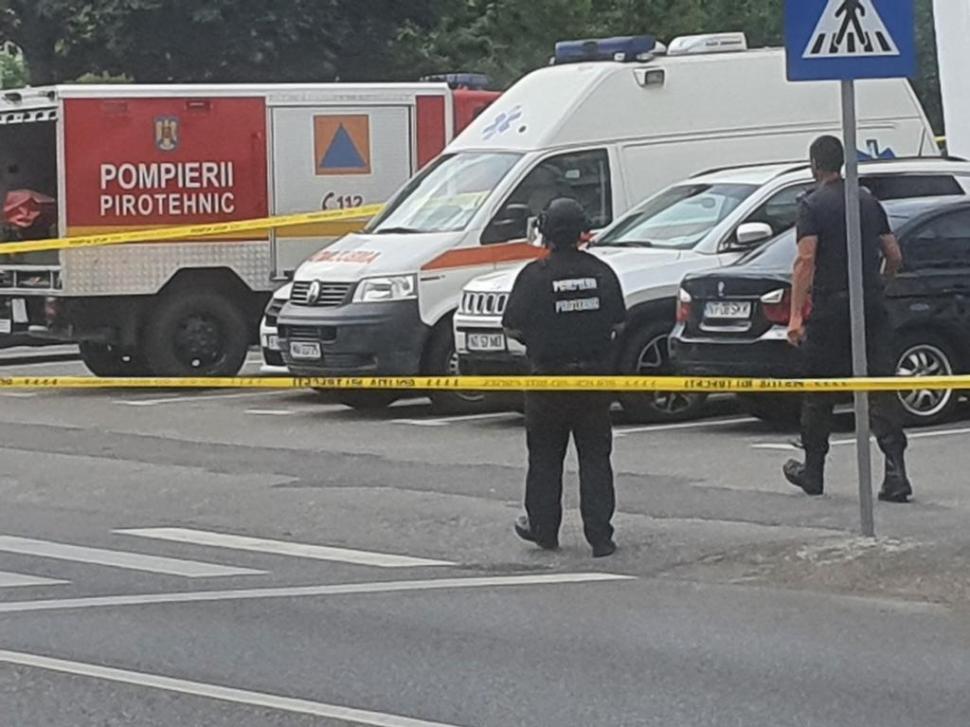 Un bărbat s-a dus cu un proiectil în mașină în fața Poliției Roman | Agenţii au cerut ajutorul ISU Neamţ  848175