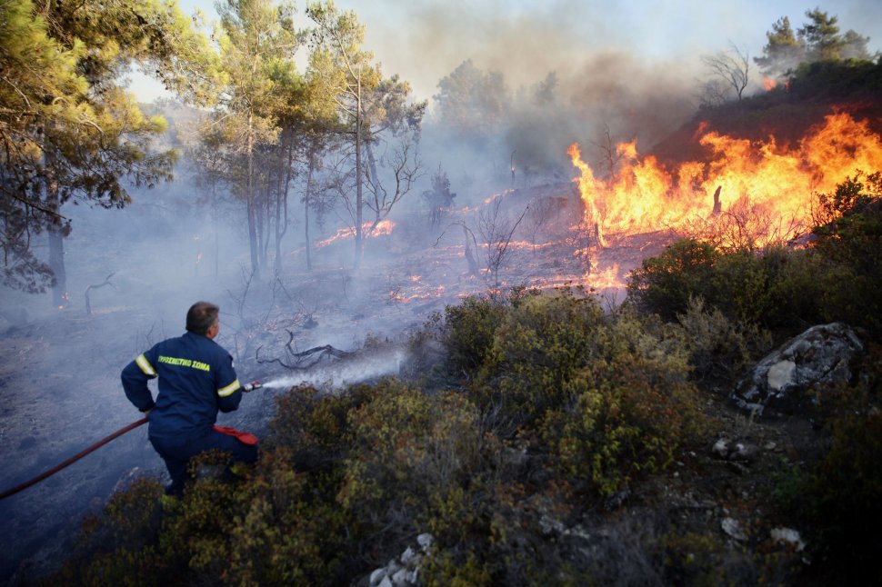 Agențiile de turism asigură continuitatea vacanțelor pentru turiștii afectați de incendiile din Rhodos