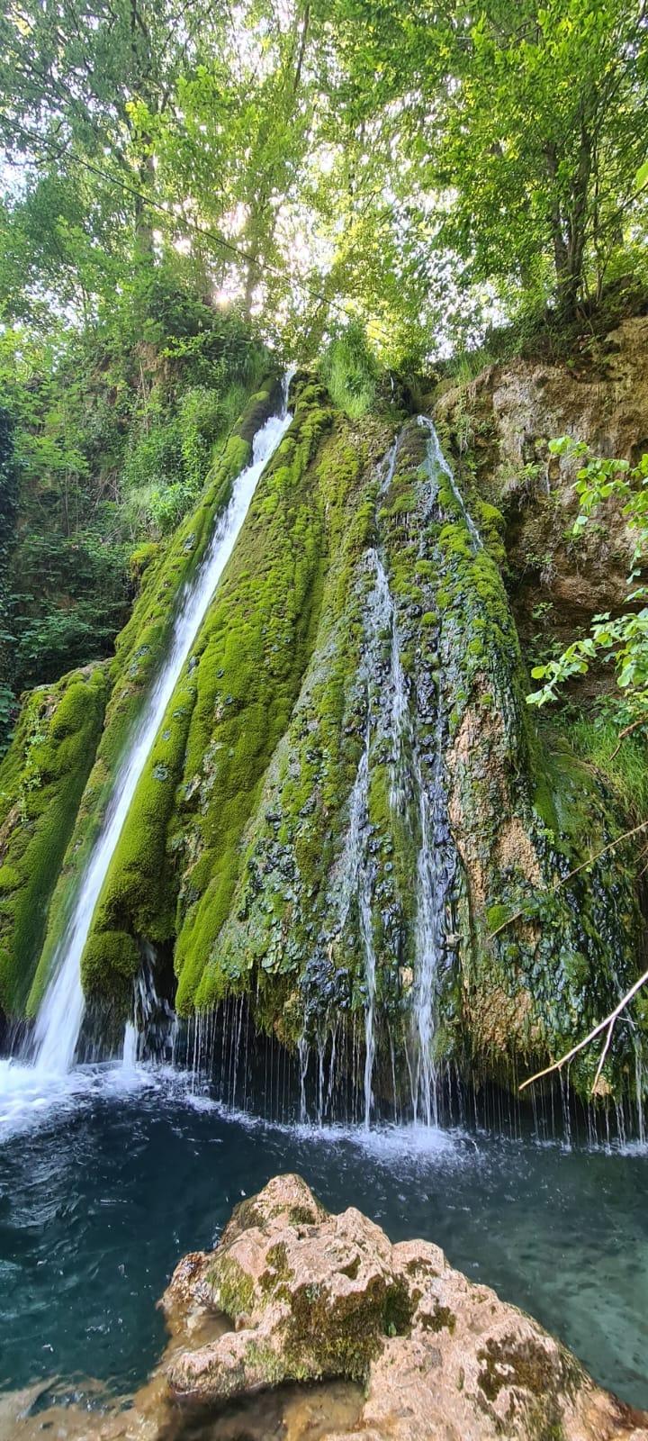 Cascada uimitoare din Ardeal, asemănătoare cu cele din Thailanda | Peisaj de poveste, pe plaiuri românești 848261