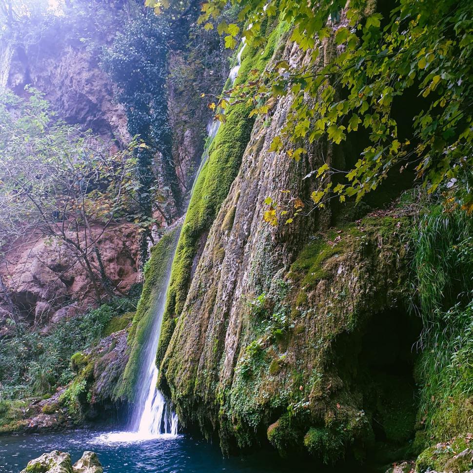 Cascada uimitoare din Ardeal, asemănătoare cu cele din Thailanda | Peisaj de poveste, pe plaiuri românești 848262