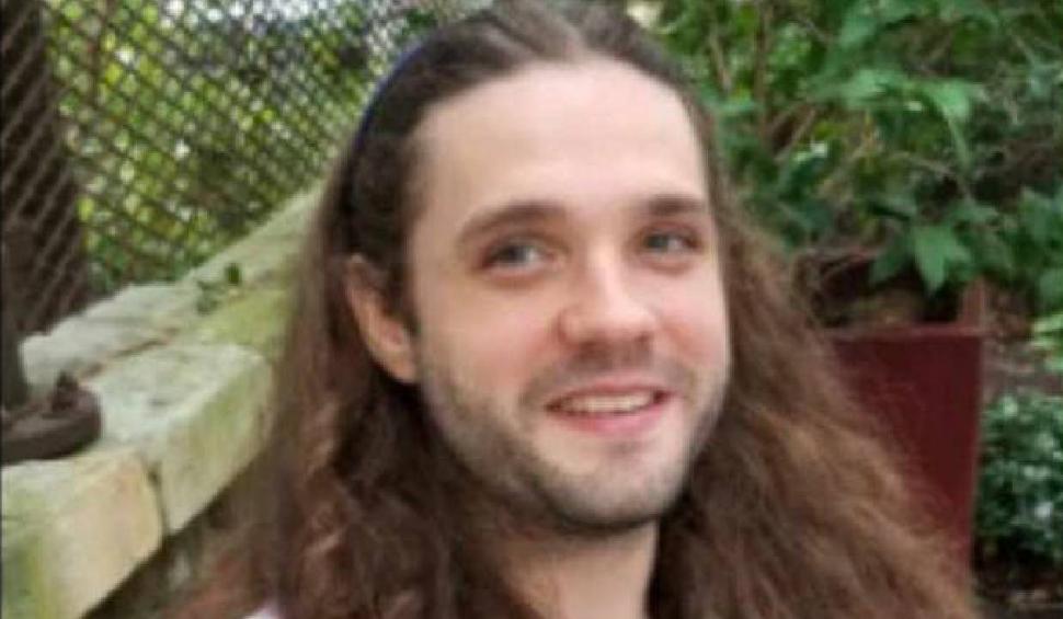 O ciupitură de purice l-a lăsat pe un bărbat fără mâini și părți din picioare: "În 24 de ore a fost conectat la ventilator" 848371