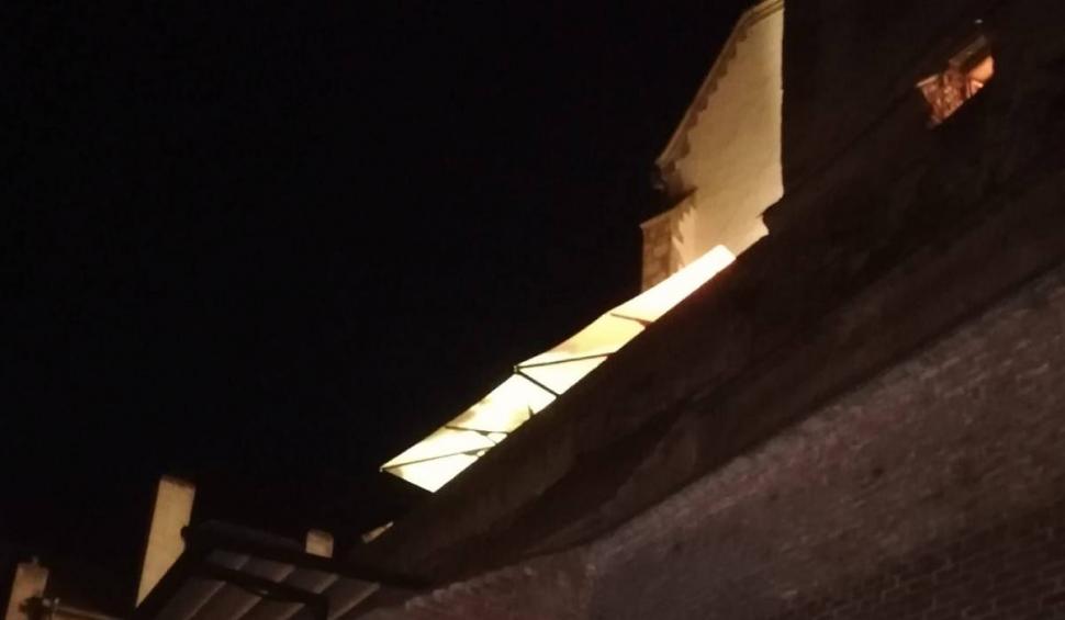 Participanții unui festival, loviți cu ouă crude, la Sibiu: "Gălbenușul s-a împrăștiat pe invitați" 848353