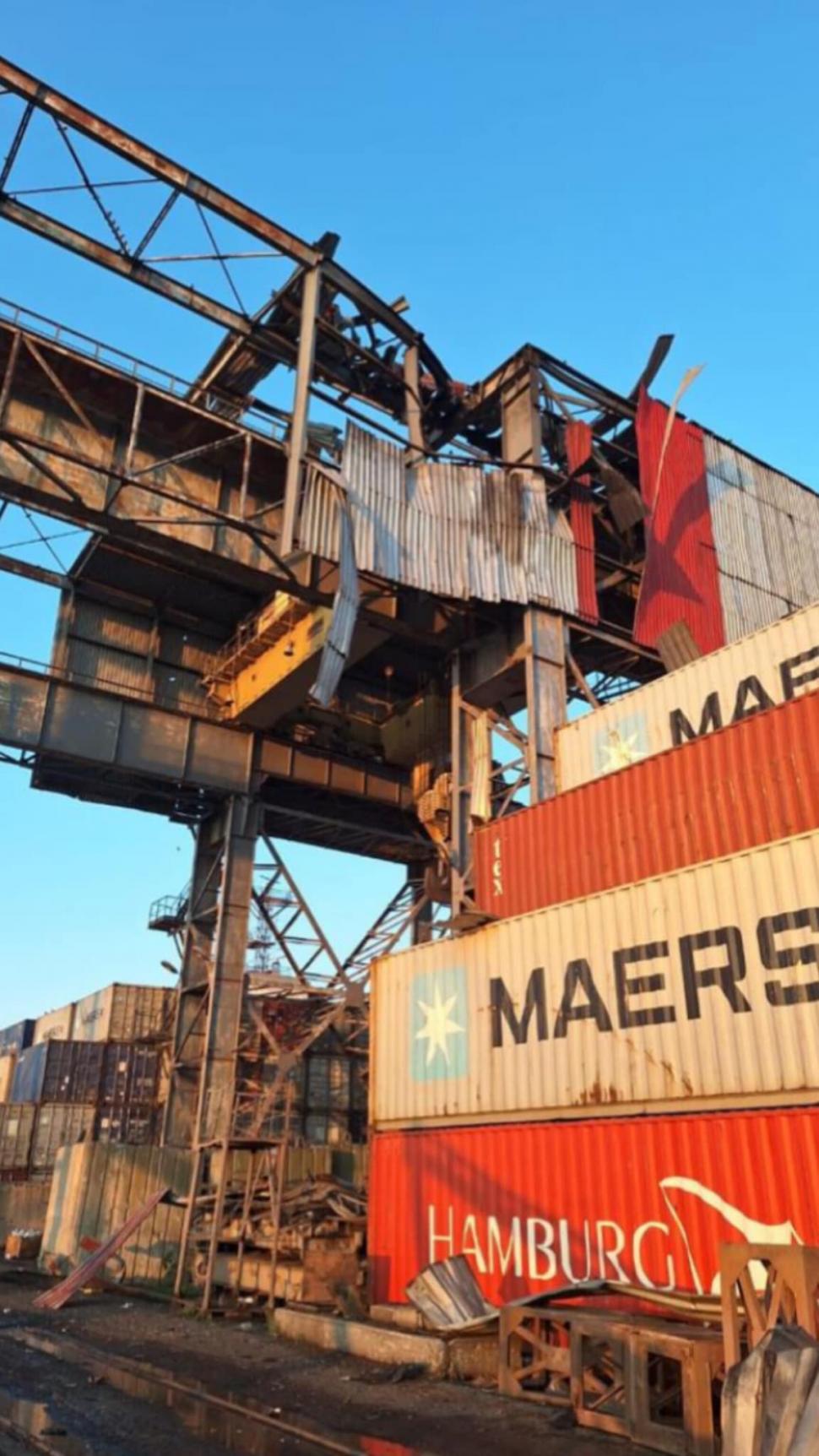 Primele imagini cu hangarul distrus de ruși, la 20 de kilometri de România | Bombardamente în porturile Reni și Ismail 848252