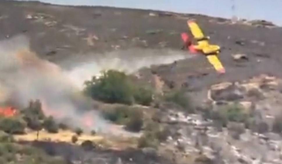 Un avion de stingere a incendiilor s-a prăbușit și a explodat pe o insulă, în Grecia. La bord se aflau două persoane 848644