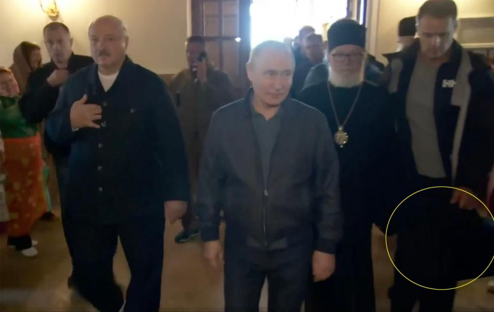 Detaliul surprins pe cameră în timpul vizitei lui Vladimir Putin la o mănăstire din Rusia 848520