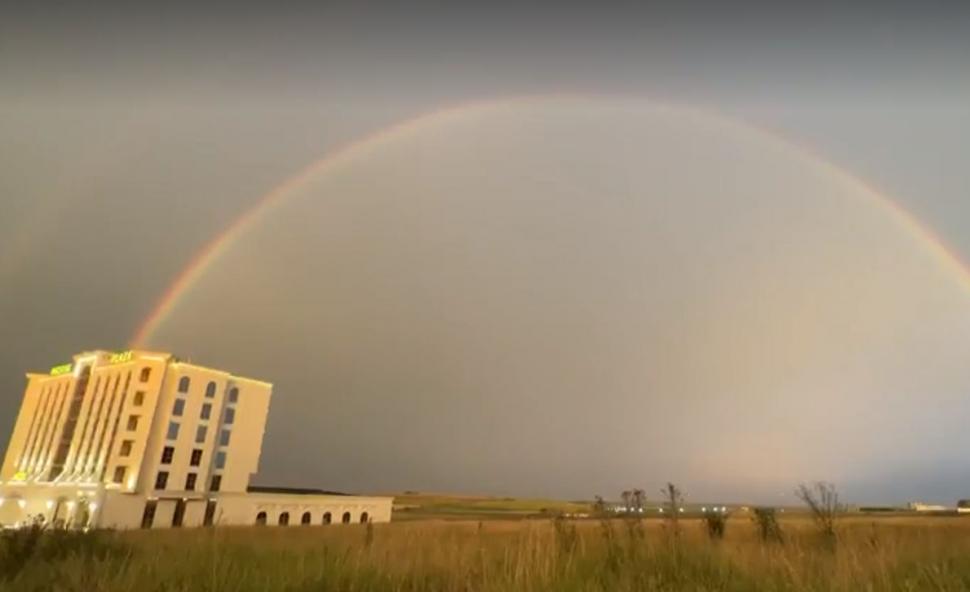 Fenomen meteo spectaculos pe cerul României, surprins la Suceava după un cod portocaliu de furtună 848690