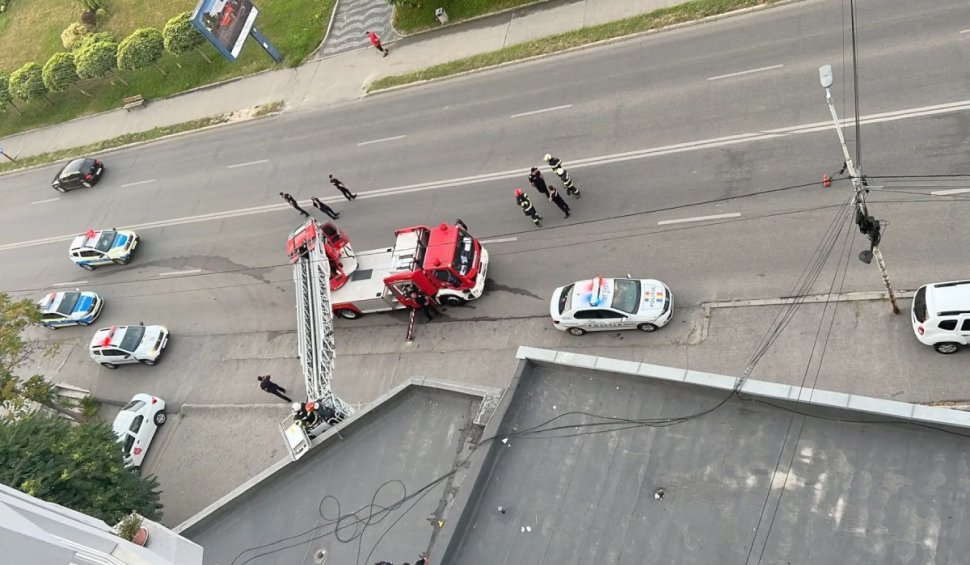 Un bărbat a murit pe loc după ce s-a aruncat de la etajul 10 al unui bloc din Slatina. Motivul pentru care și-a luat viața