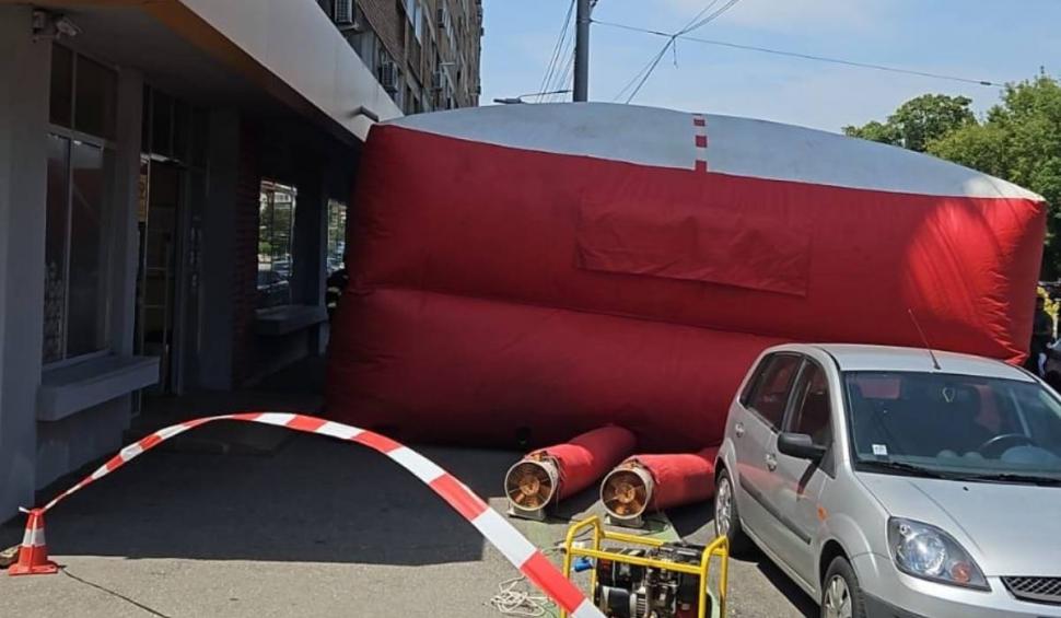 Un deținut beat, aflat în permisie, a vrut să se arunce de la etajul șapte al unui bloc. Bărbatul a fost salvat de negociatori 848948