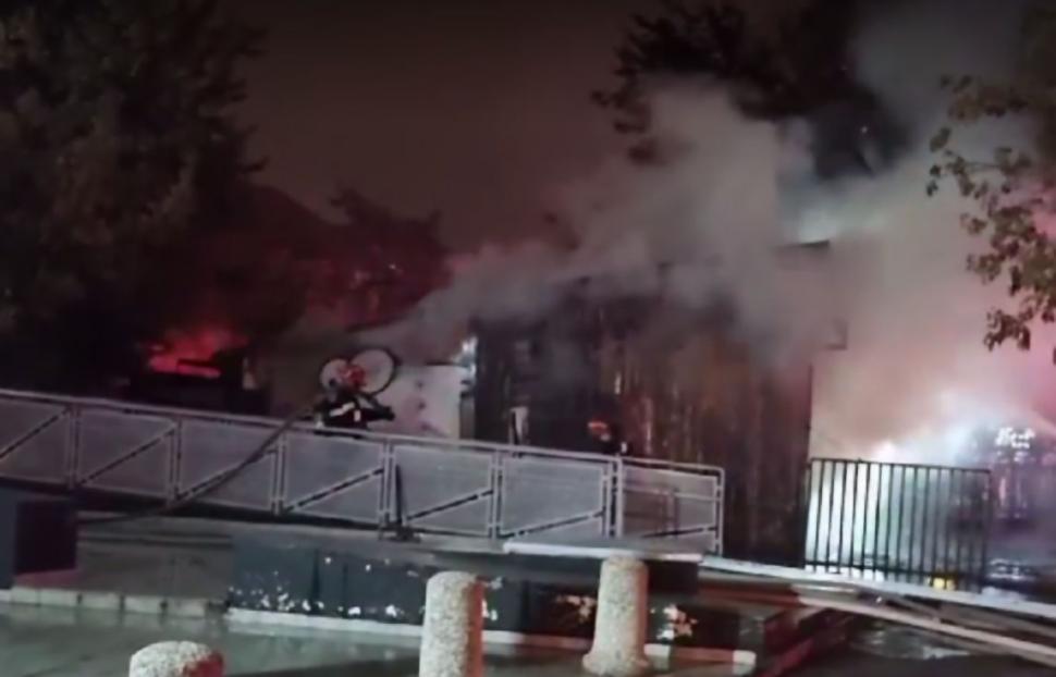 Incendiu puternic în sectorul 5 din Bucureşti. Intervenţie de urgență a pompierilor  848994