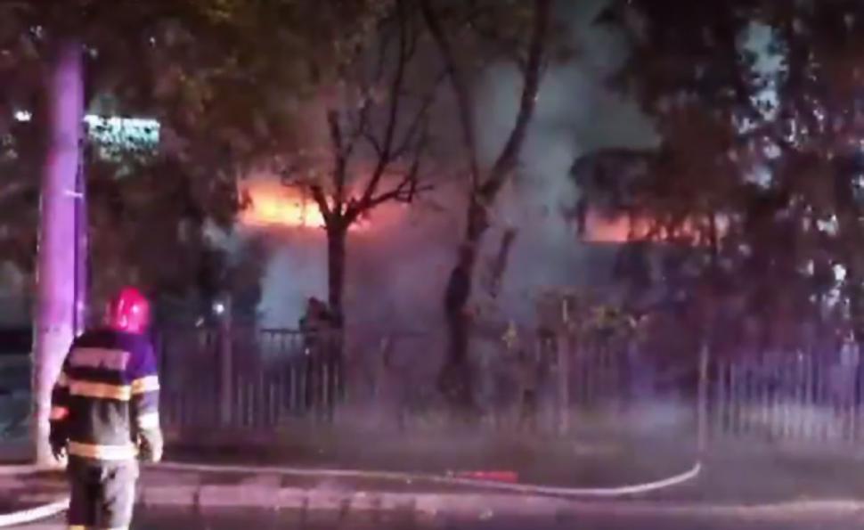 Incendiu puternic în sectorul 5 din Bucureşti. Intervenţie de urgență a pompierilor  848996
