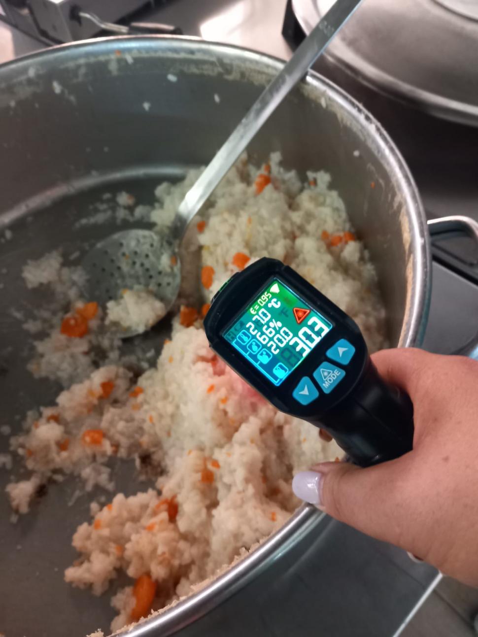 Mizerie, rugină și fructe stricate, la firma care asigura mâncarea pacienților în spitalele din Constanța. Activitatea a fost oprită de inspectori 848751