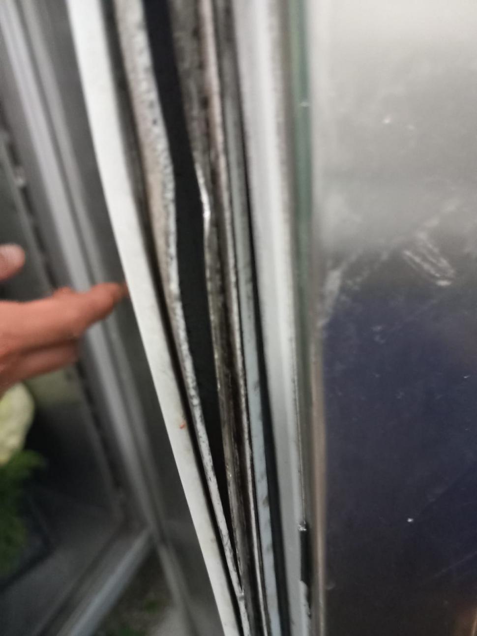 Mizerie, rugină și fructe stricate, la firma care asigura mâncarea pacienților în spitalele din Constanța. Activitatea a fost oprită de inspectori 848754