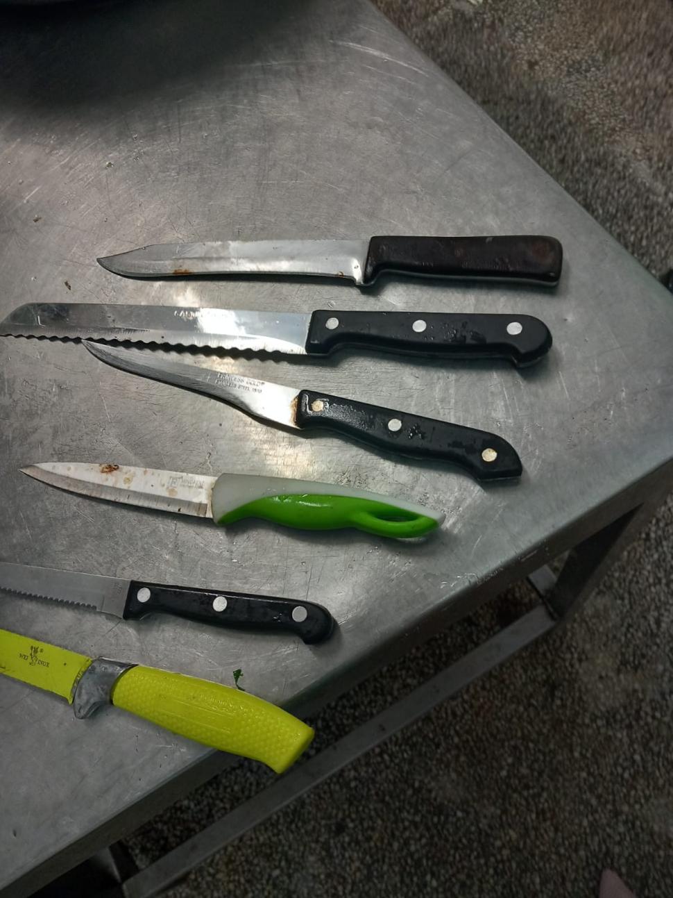 Mizerie, rugină și fructe stricate, la firma care asigura mâncarea pacienților în spitalele din Constanța. Activitatea a fost oprită de inspectori 848756