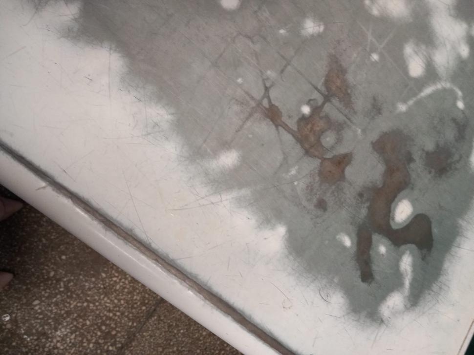 Mizerie, rugină și fructe stricate, la firma care asigura mâncarea pacienților în spitalele din Constanța. Activitatea a fost oprită de inspectori 848757