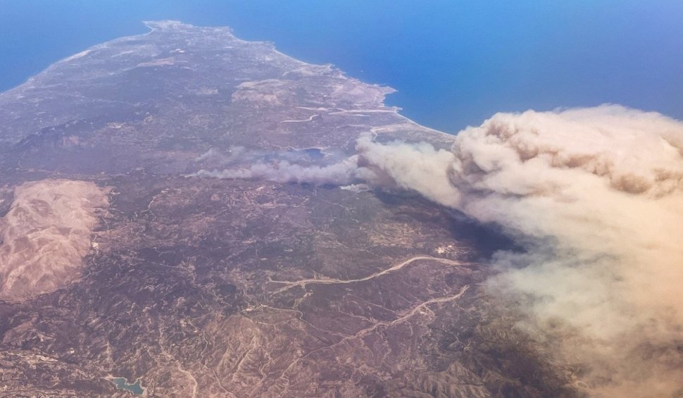 Stare de urgență, declarată în întreaga insulă Rhodos, din cauza incendiilor devastatoare