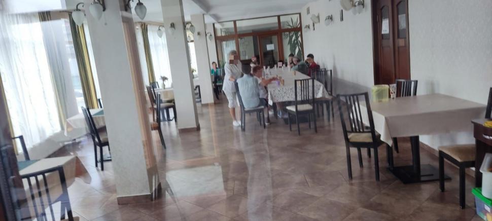 Oameni nemâncaţi şi neîngrijiţi, închişi la subsolul unui azil din Mureş. Primele imagini de la faţa locului 849204