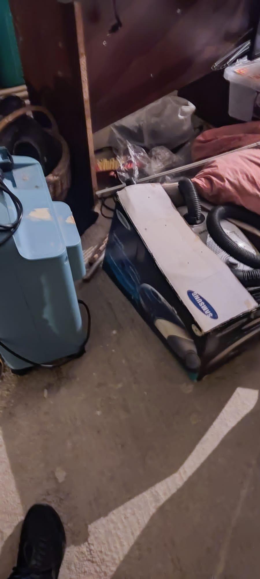 Oameni nemâncaţi şi neîngrijiţi, închişi la subsolul unui azil din Mureş. Primele imagini de la faţa locului 849213