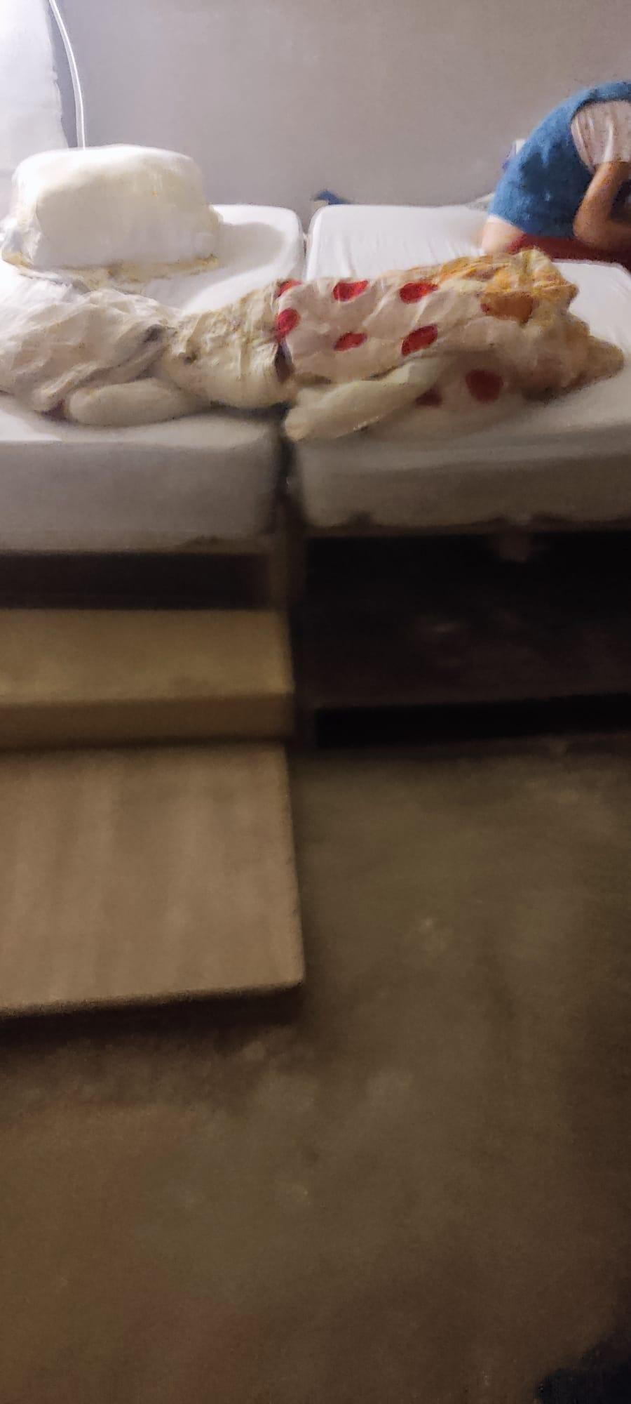 Oameni nemâncaţi şi neîngrijiţi, închişi la subsolul unui azil din Mureş. Primele imagini de la faţa locului 849218