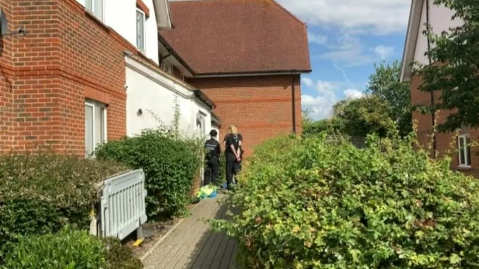 Un român din UK și-a înjunghiat soția de 171 de ori și apoi s-a uitat liniștit la televizor 849143