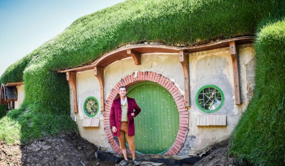 "Casa hobbiților", un nou obiectiv turistic la marginea Sibiului. Povestea Boierului Ilie, românul îndrăgostit de viața trăită în mijlocul naturii 849384